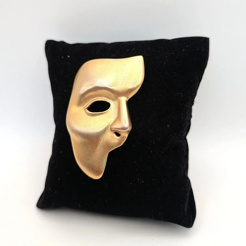 JJ Phantom of the Opera Mask Brooch Vintage 1988 Gold Tone Pin